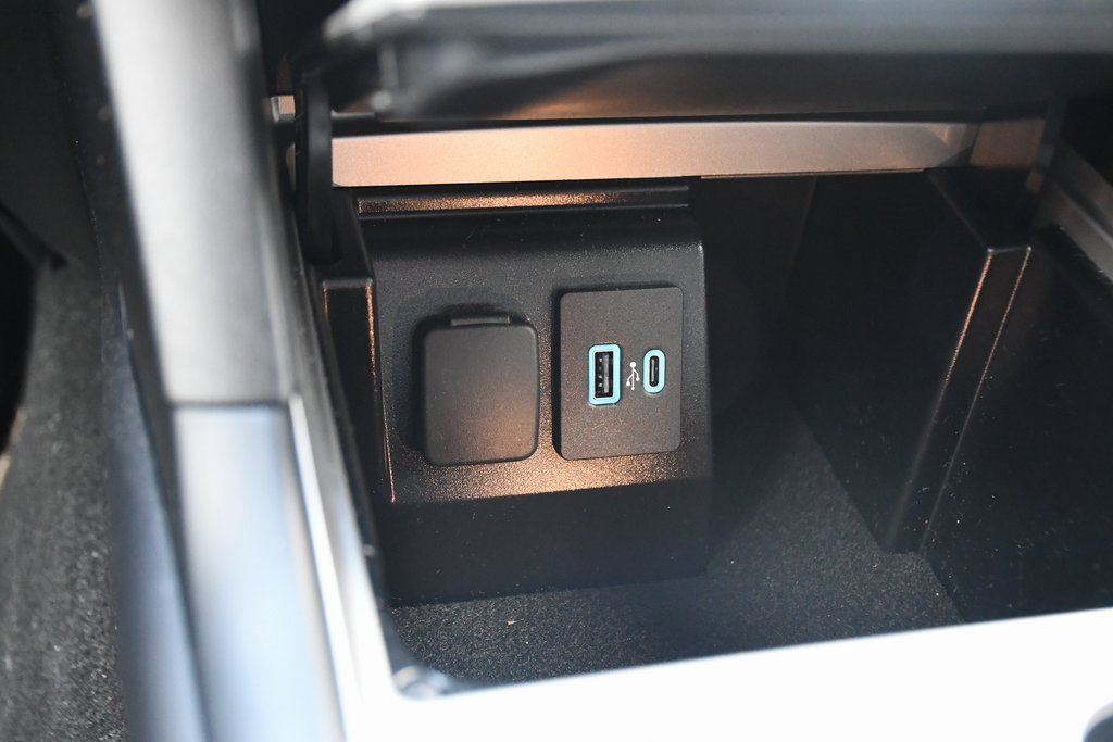 Used 2023 Ford Explorer XLT w/ Class IV Trailer Tow Package image 32