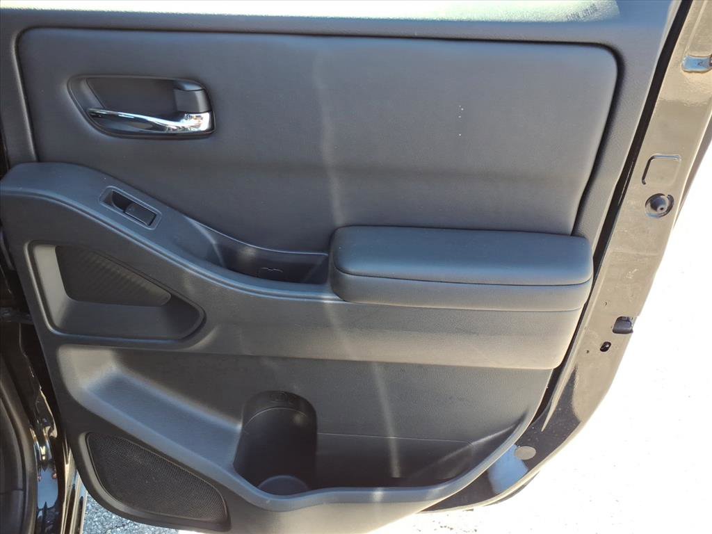 Used 2023 Nissan Frontier SV image 19