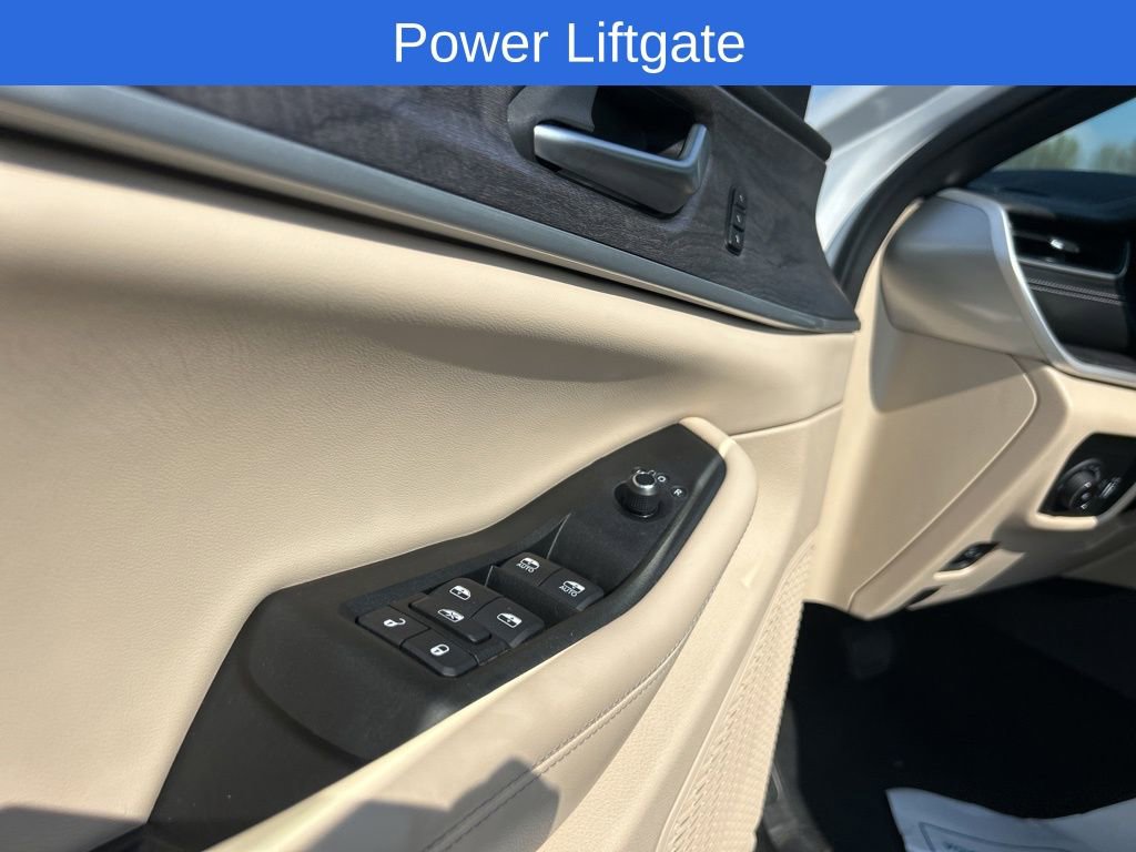 Used 2024 Jeep Grand Cherokee Limited w/ Black Appearance Package image 10