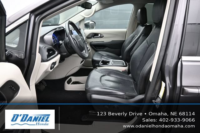 Used 2022 Chrysler Pacifica Touring-L FWD image 25