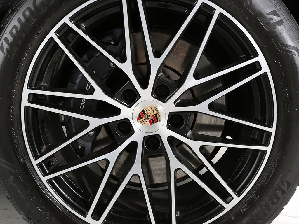 Used 2025 Porsche Cayenne image 13