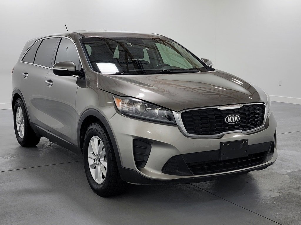 Used 2019 Kia Sorento LX image 2