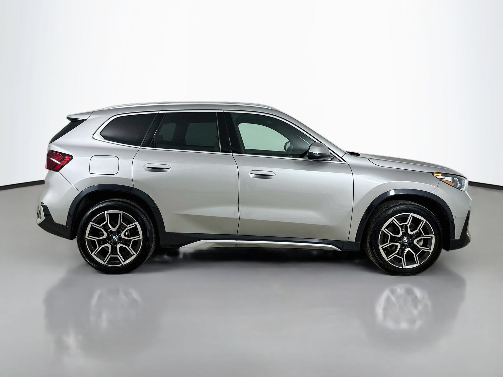 Used 2026 BMW X1 xDrive28i w/ Convenience Package AWD/4WD image 4