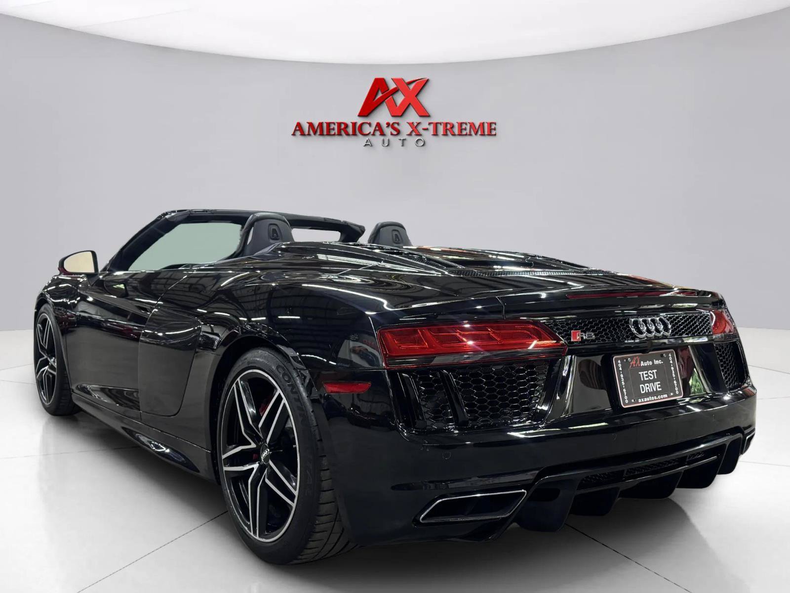 Used 2017 Audi R8 V10 w/ Carbon Exterior Package AWD/4WD image 5