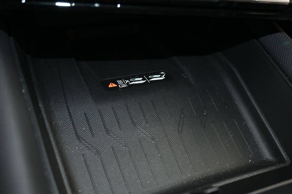 Used 2026 Chevrolet Equinox EV RS FWD image 28