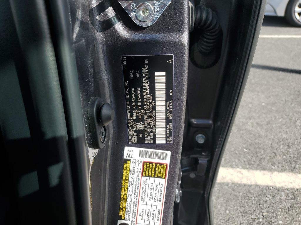 Used 2024 Toyota Highlander XLE image 36