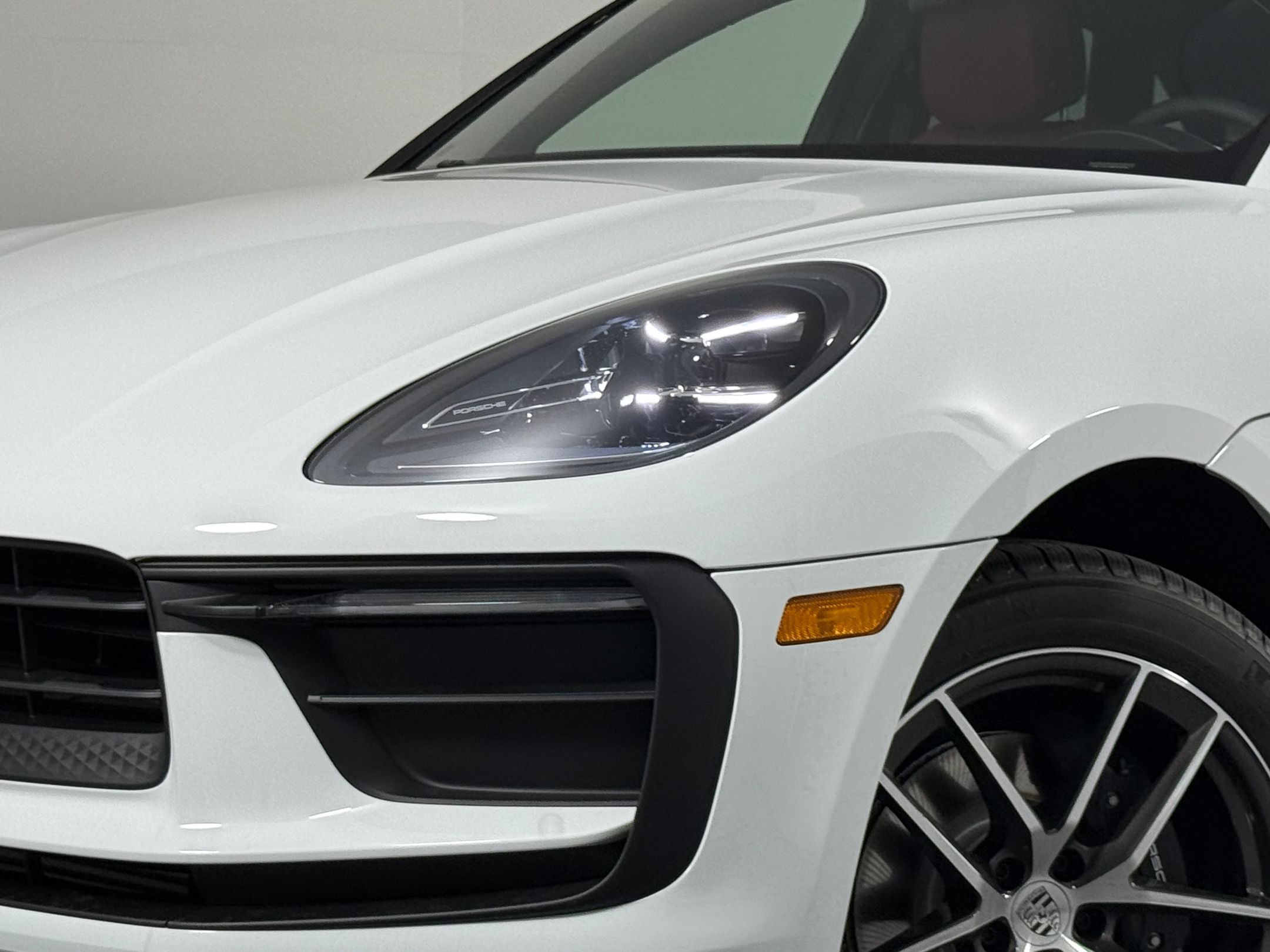 Certified 2026 Porsche Macan AWD/4WD image 11