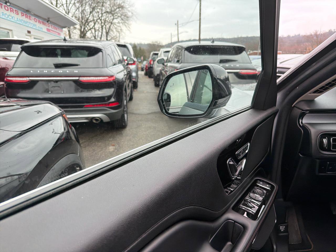 Used 2023 Lincoln Aviator Standard AWD w/ Premium Package image 15