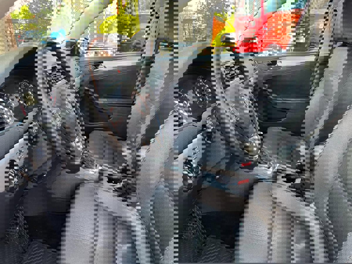 Used 2012 Volkswagen Jetta TDI image 18