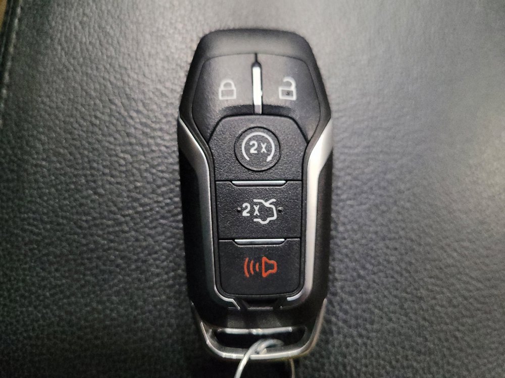 Used 2017 Ford Explorer XLT w/ Equipment Group 202A AWD/4WD image 32