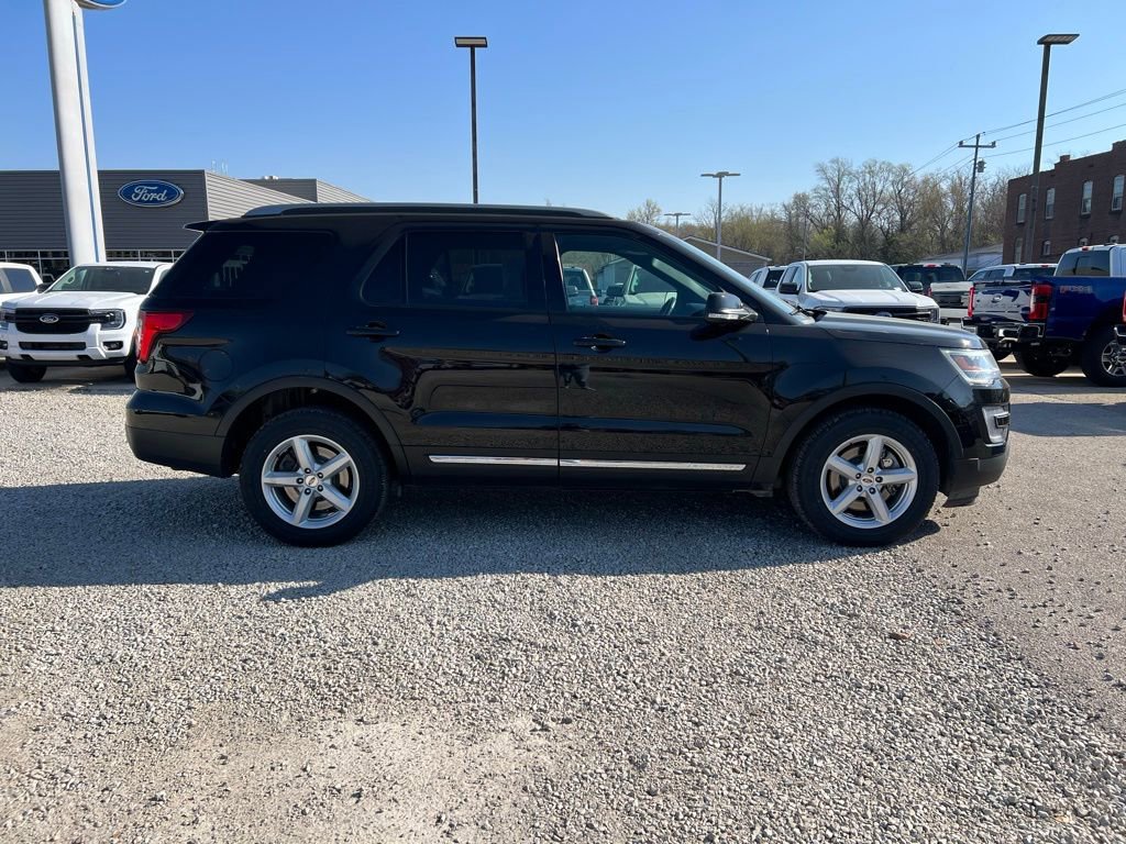 Used 2017 Ford Explorer XLT w/ Equipment Group 202A image 8