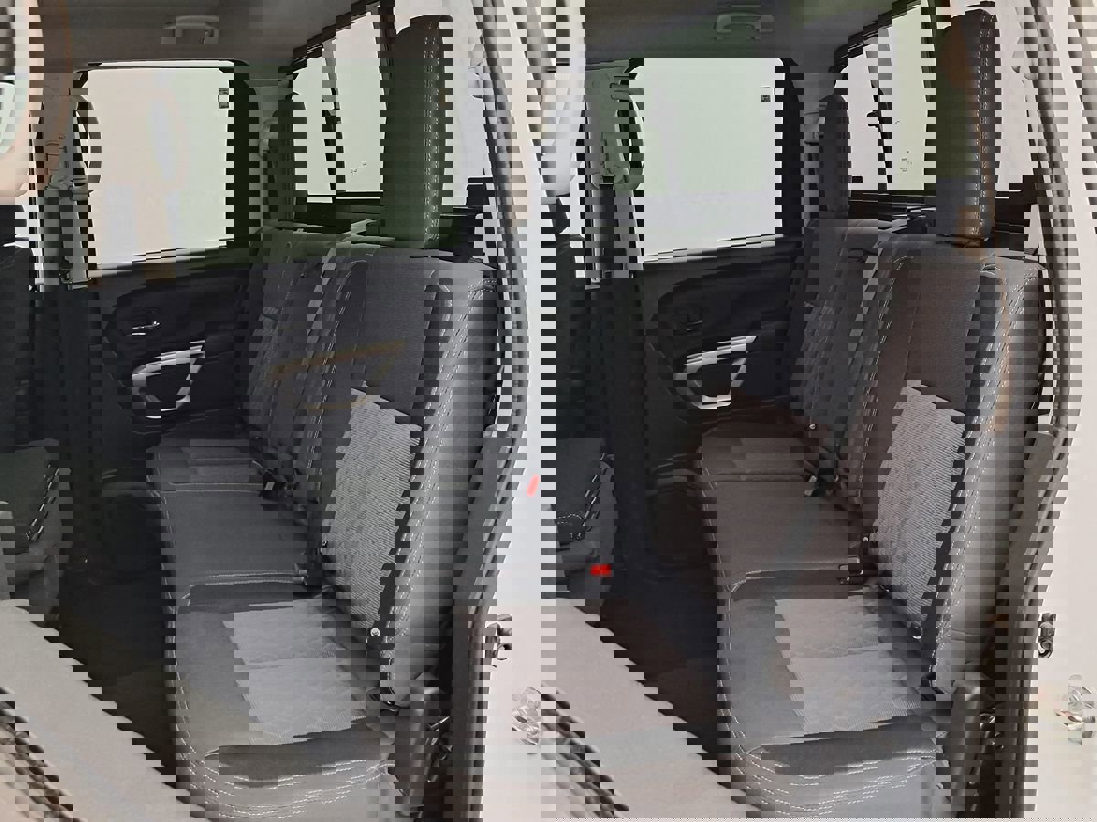 Used 2023 Nissan Titan SV image 25