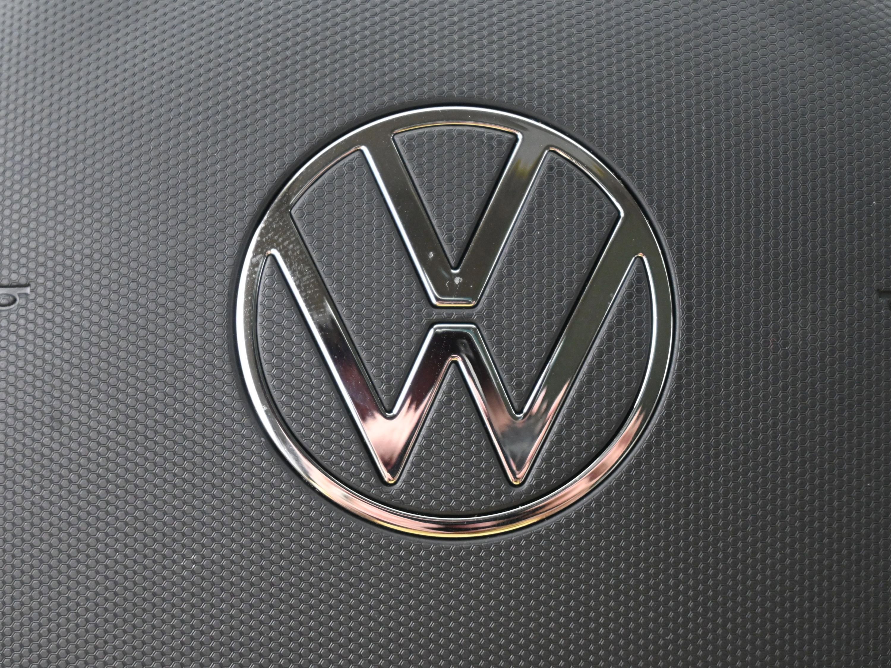 Used 2025 Volkswagen Atlas SEL Premium R-Line image 22