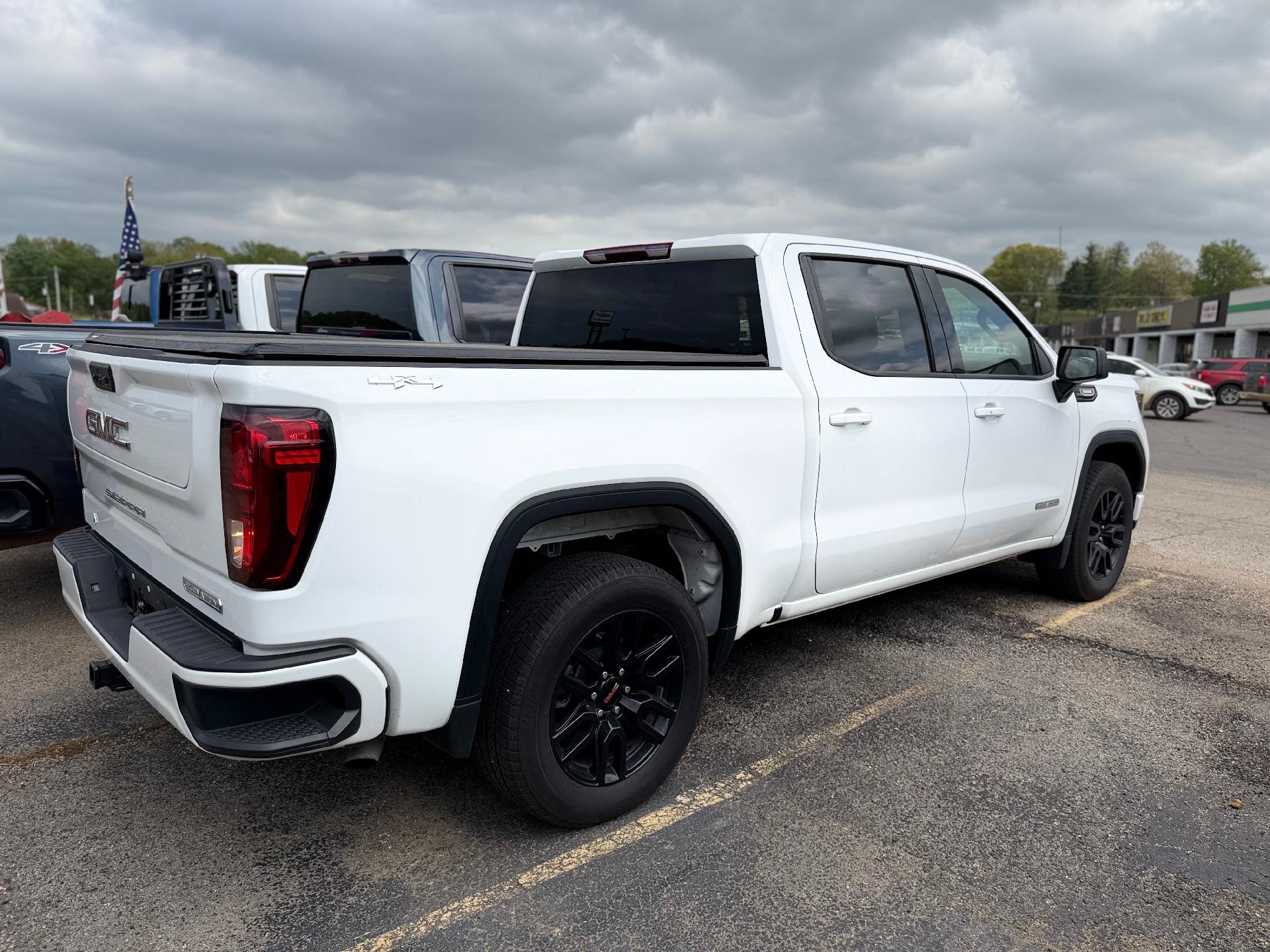 Used 2025 GMC Sierra 1500 Elevation AWD/4WD image 3