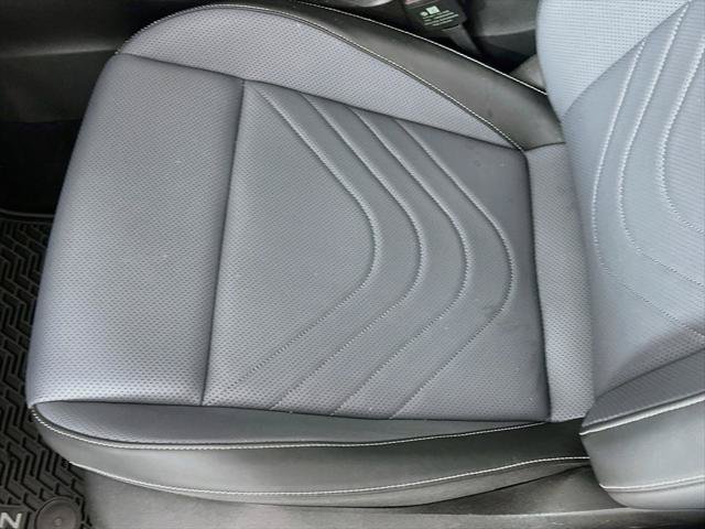 Used 2025 Volkswagen Tiguan SE AWD/4WD image 15