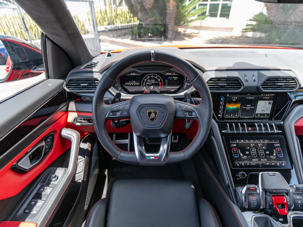 Used 2022 Lamborghini Urus AWD/4WD image 31