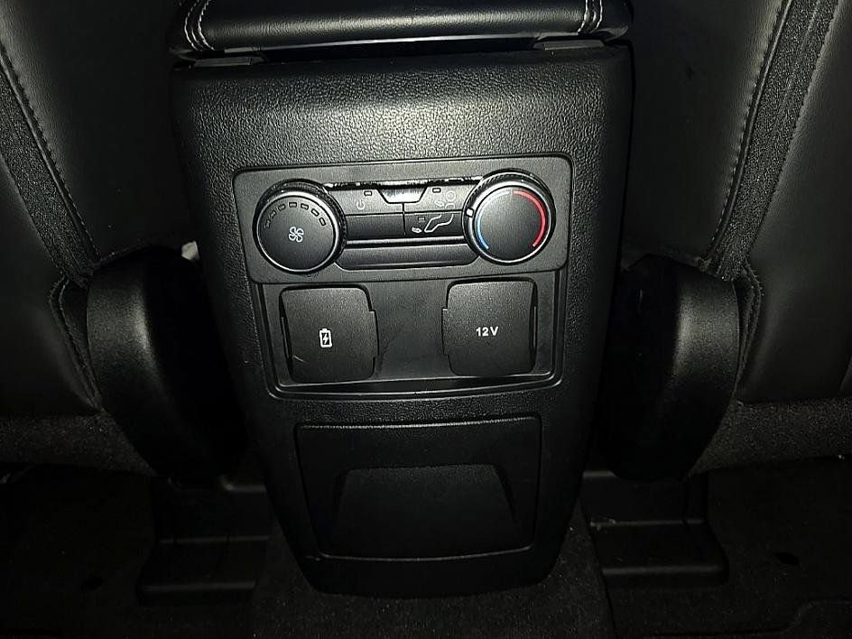 Used 2022 Ford Explorer XLT w/ Equipment Group 202A image 33