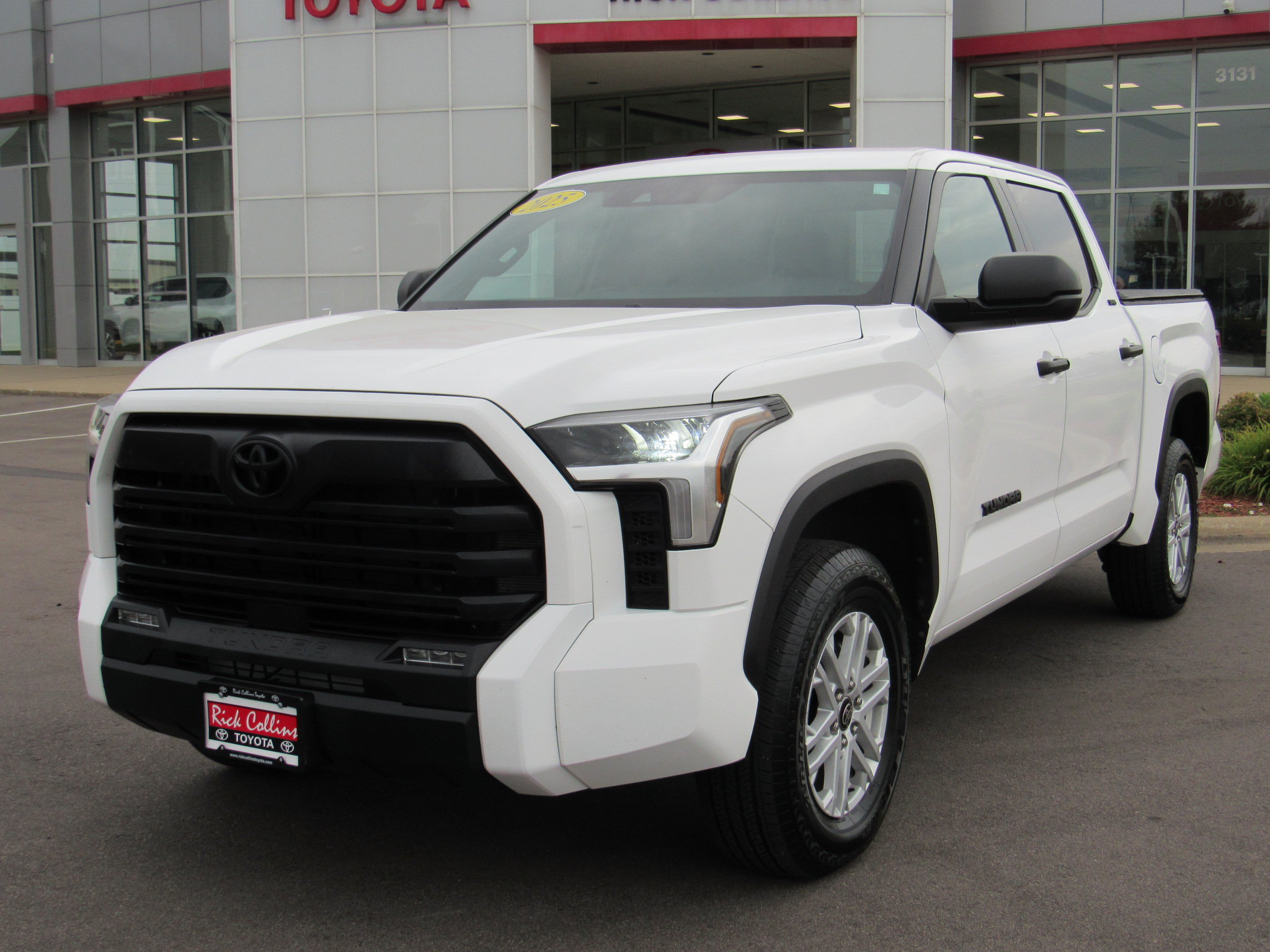 Used 2025 Toyota Tundra SR5 AWD/4WD image 2