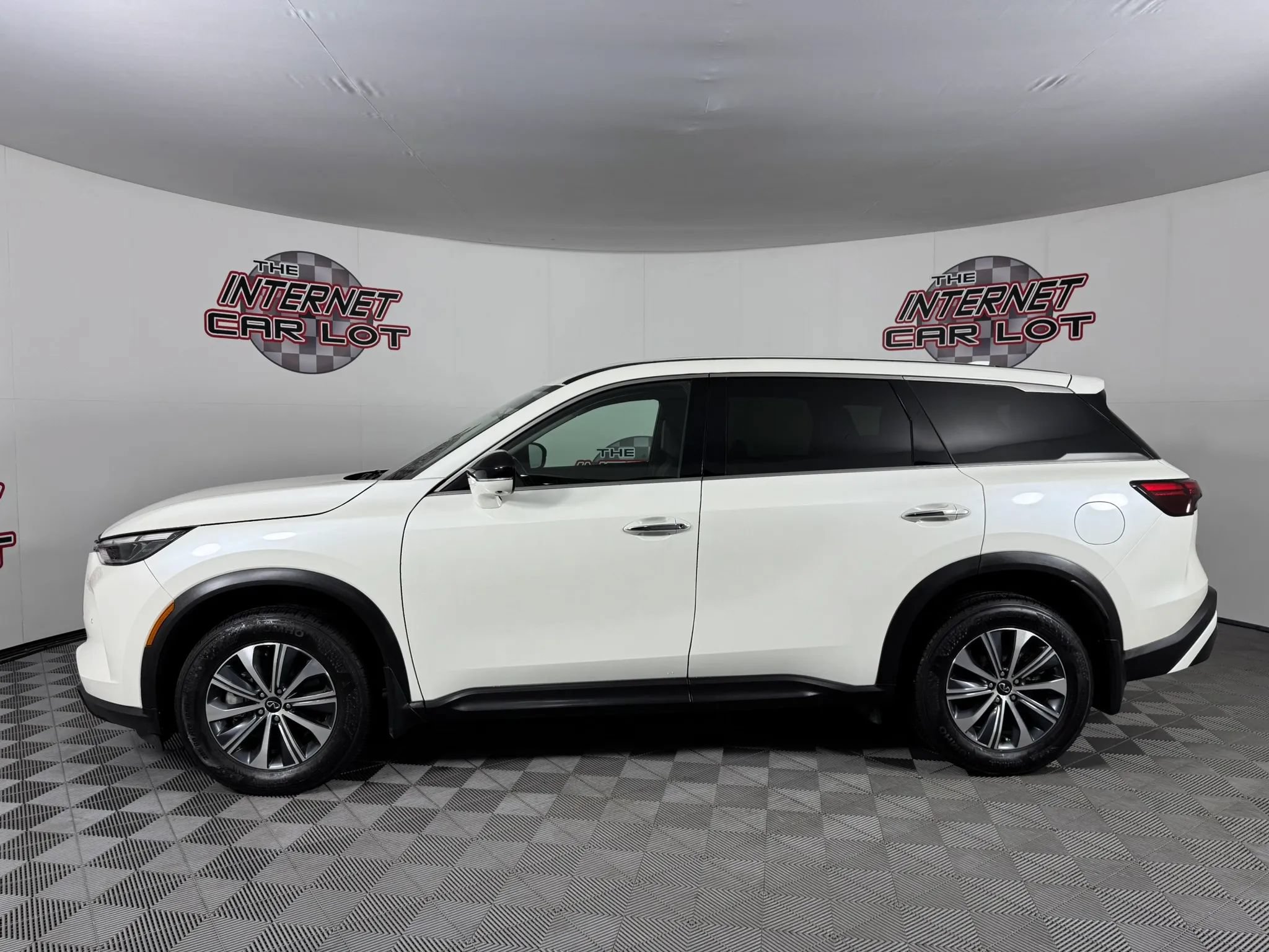 Used 2024 INFINITI QX60 Luxe AWD/4WD image 4