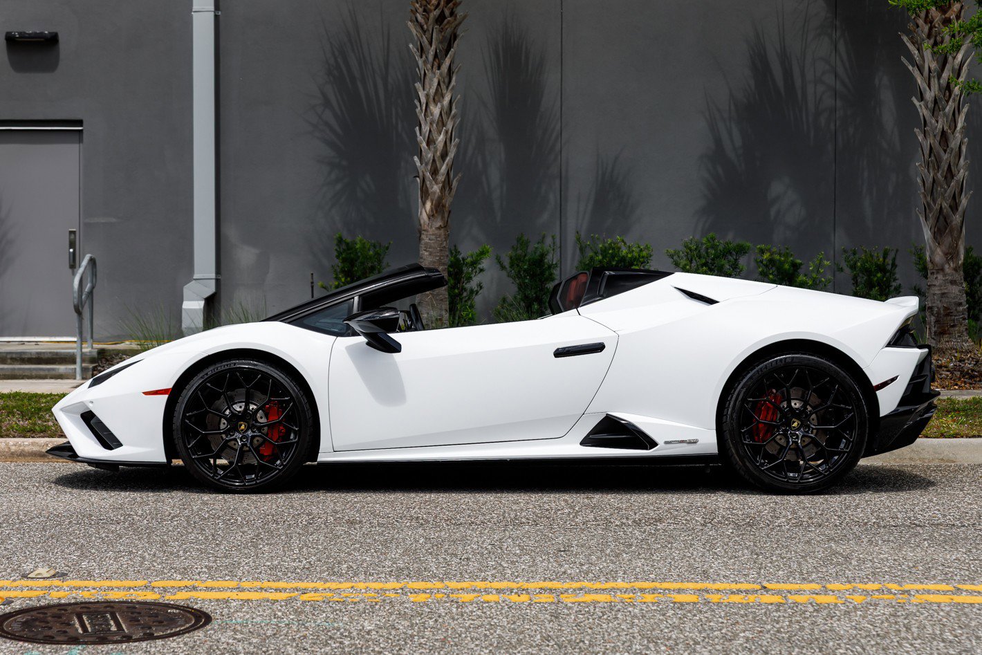 Used 2021 Lamborghini Huracan EVO image 17