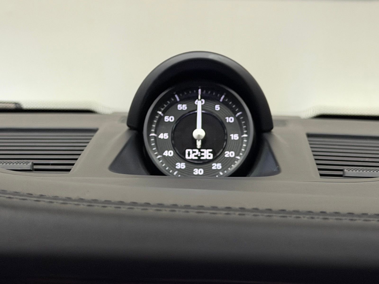 Used 2023 Porsche 911 Carrera w/ Premium Package image 35