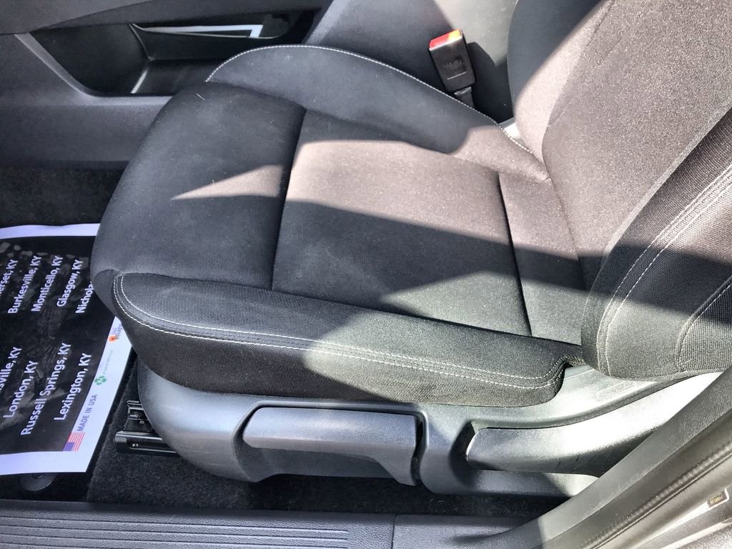 Used 2023 Nissan Rogue S image 12