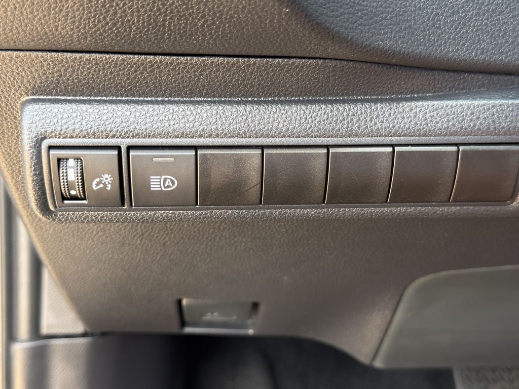 Used 2025 Toyota Corolla LE FWD image 21