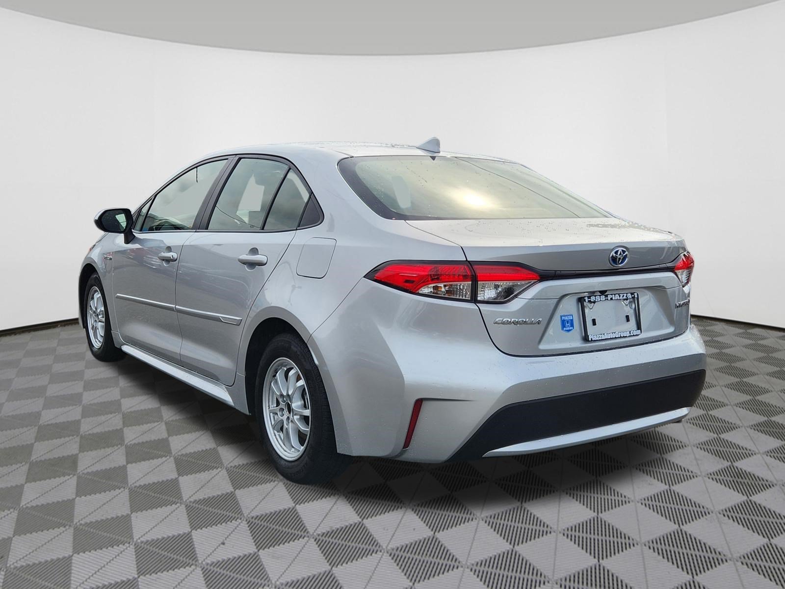 Used 2020 Toyota Corolla LE FWD image 3