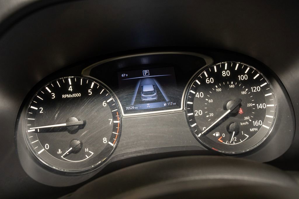 Used 2018 Nissan Pathfinder SV image 18