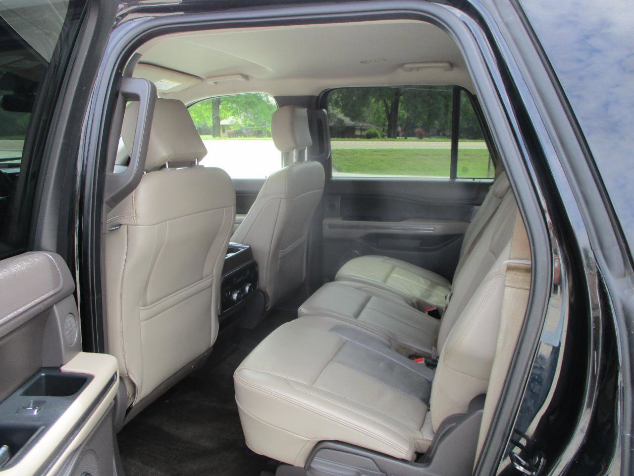 Used 2018 Ford Expedition Max XLT w/ Equipment Group 202A RWD image 16