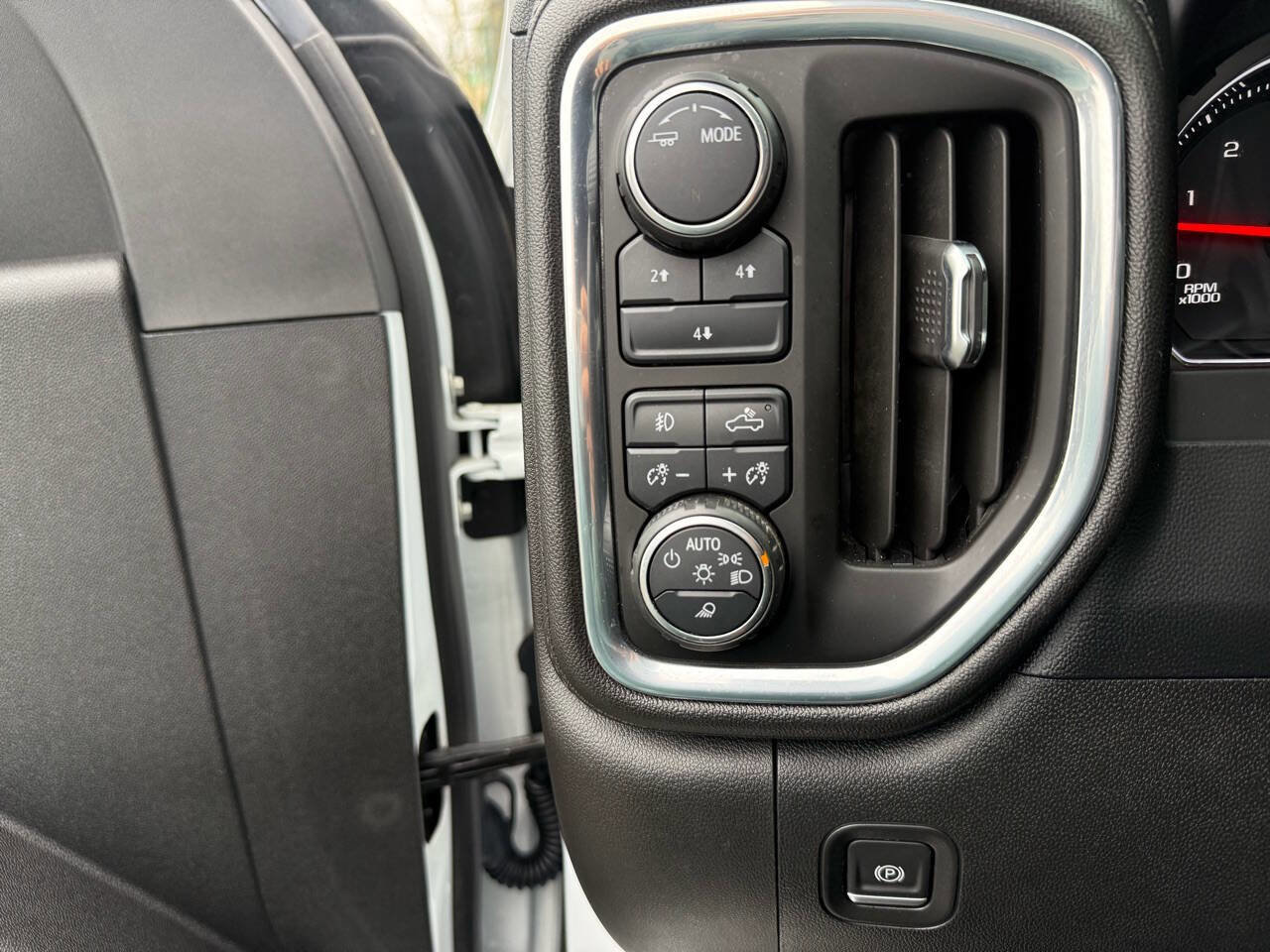 Used 2021 Chevrolet Silverado 2500 LT w/ Convenience Package image 28