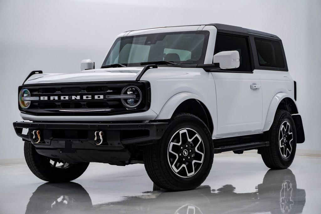 Used 2023 Ford Bronco Outer Banks image 1