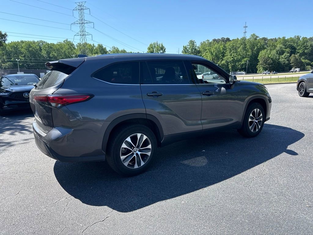 Used 2021 Toyota Highlander XLE FWD image 5