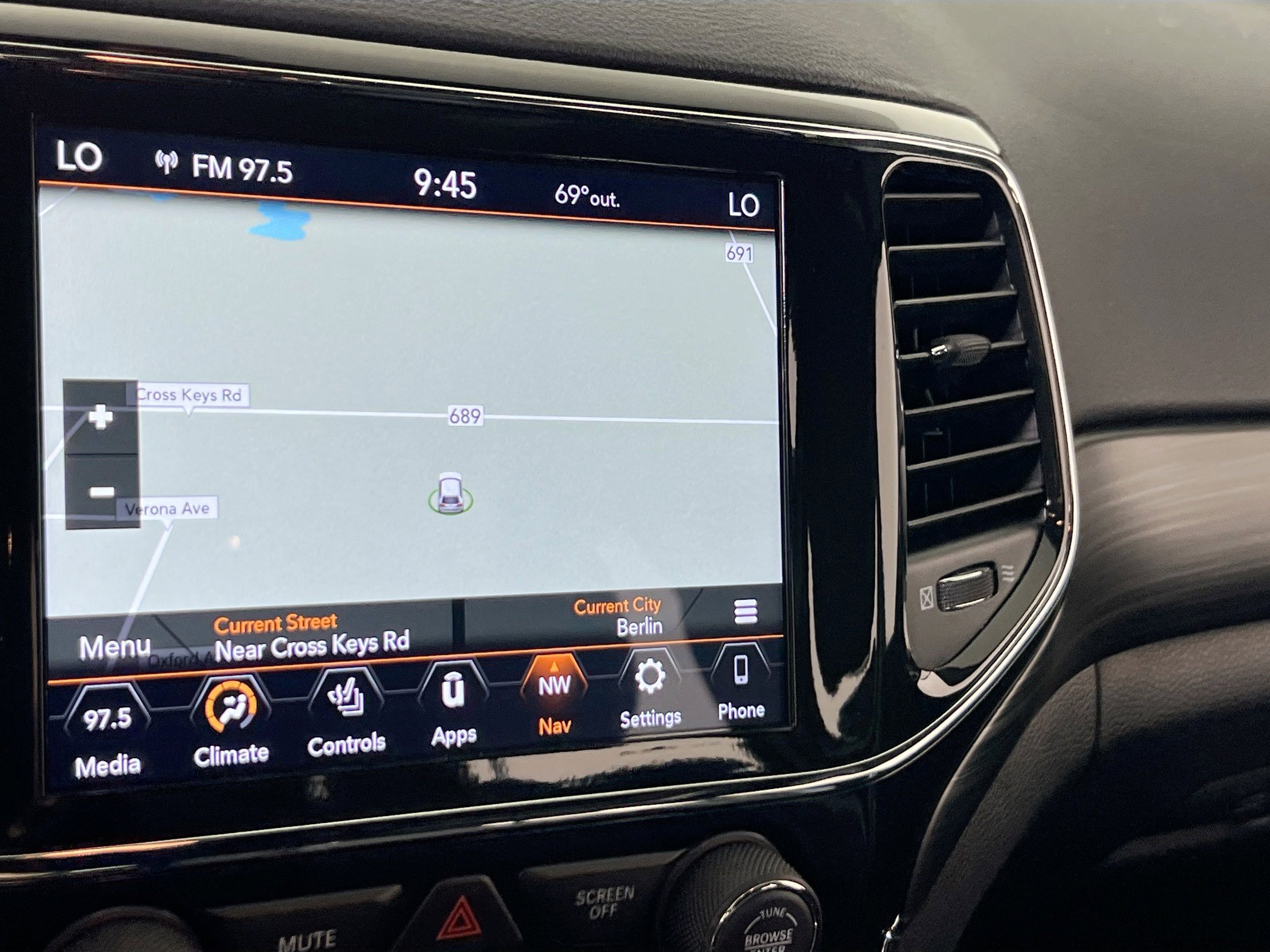 Used 2022 Jeep Grand Cherokee Laredo E w/ Security & Convenience Group image 12