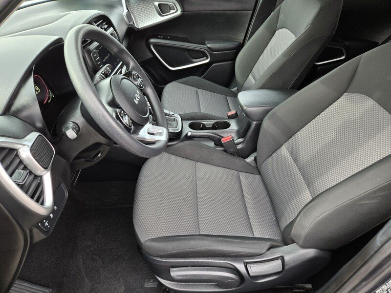 Used 2024 Kia Soul LX w/ Option Group 015 FWD image 11