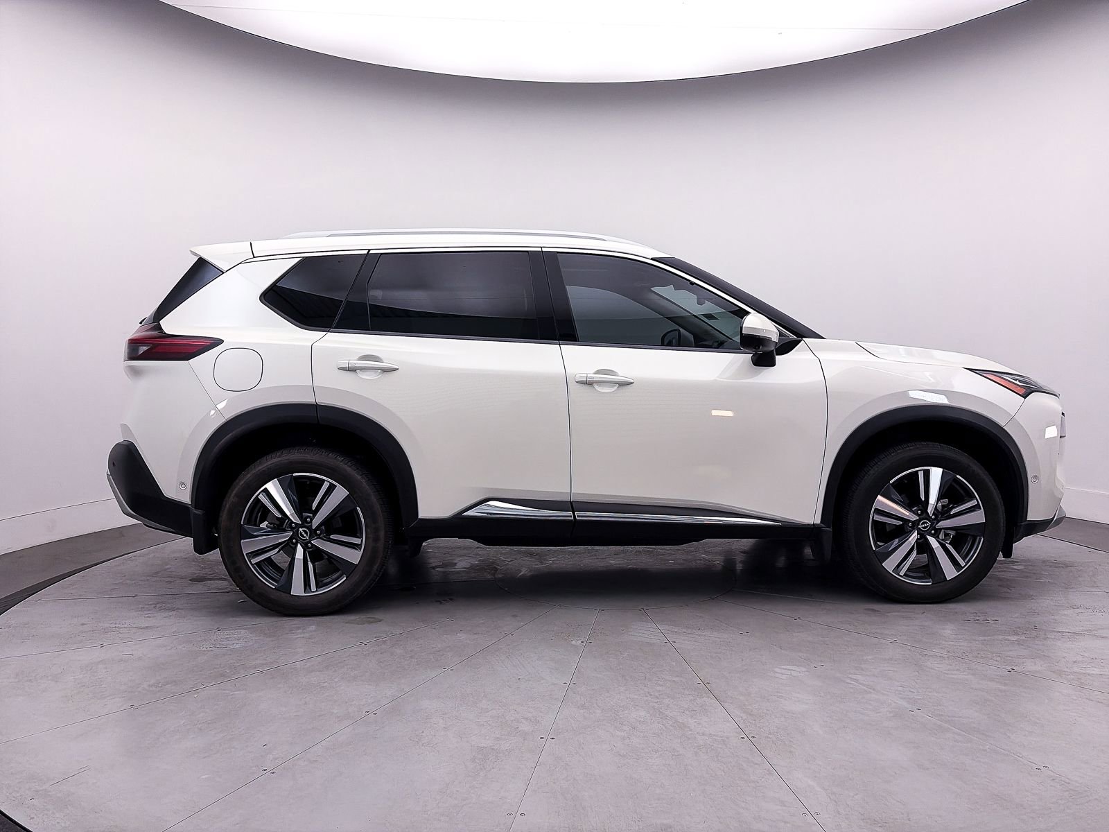 Used 2022 Nissan Rogue Platinum w/ Head-Up Display Package image 46