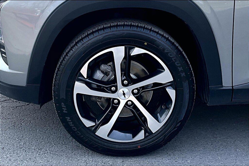 Used 2024 Chevrolet Trax RS FWD image 16