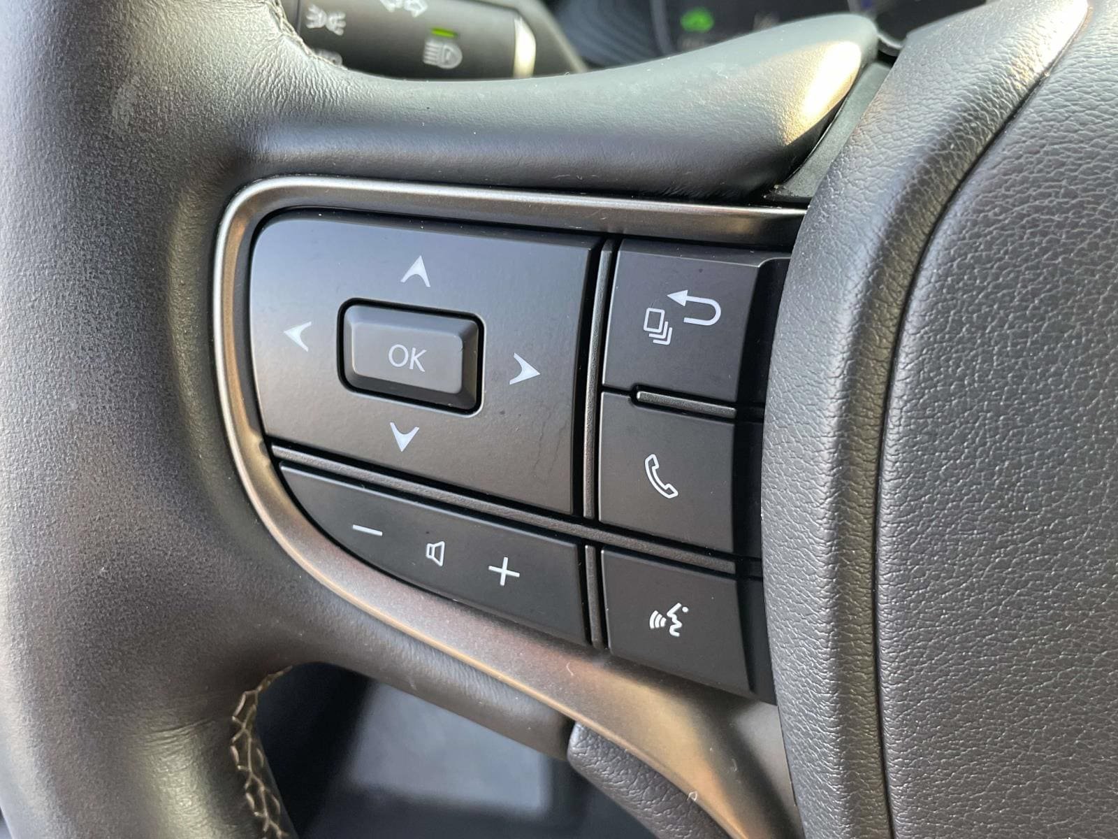 Used 2022 Lexus UX 250h w/ Premium Package AWD/4WD image 22