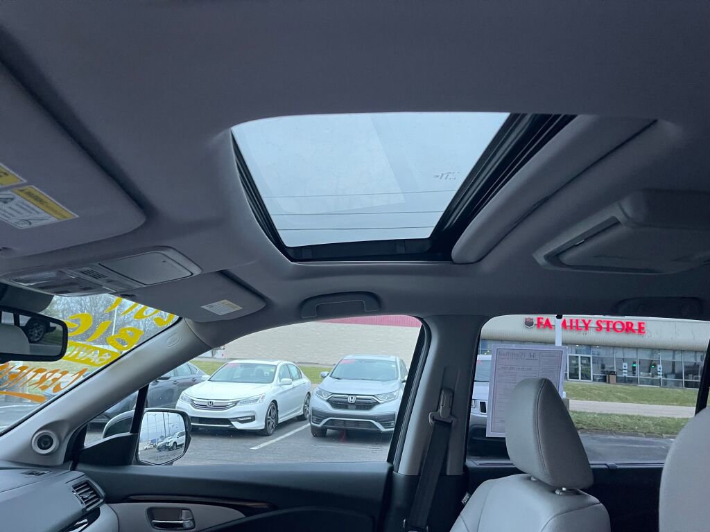 Used 2017 Honda Pilot Touring image 8