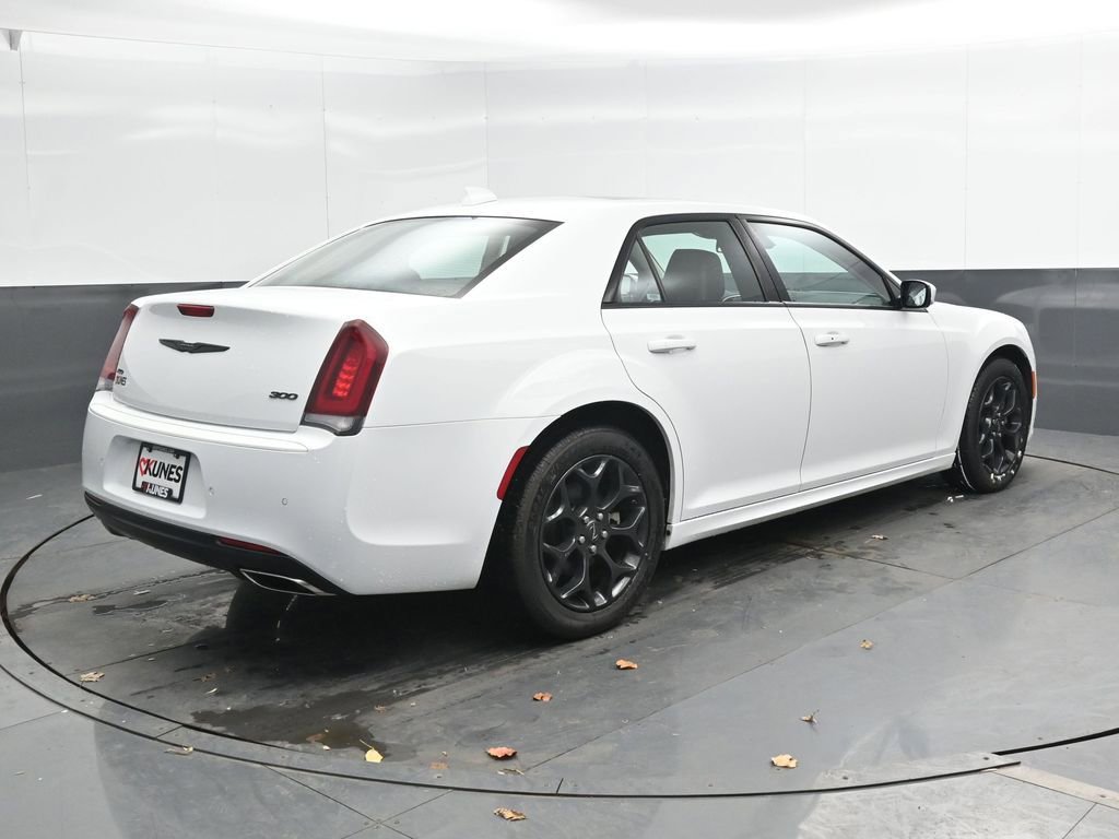 Used 2023 Chrysler 300 Touring L w/ Popular Equipment Group video 2