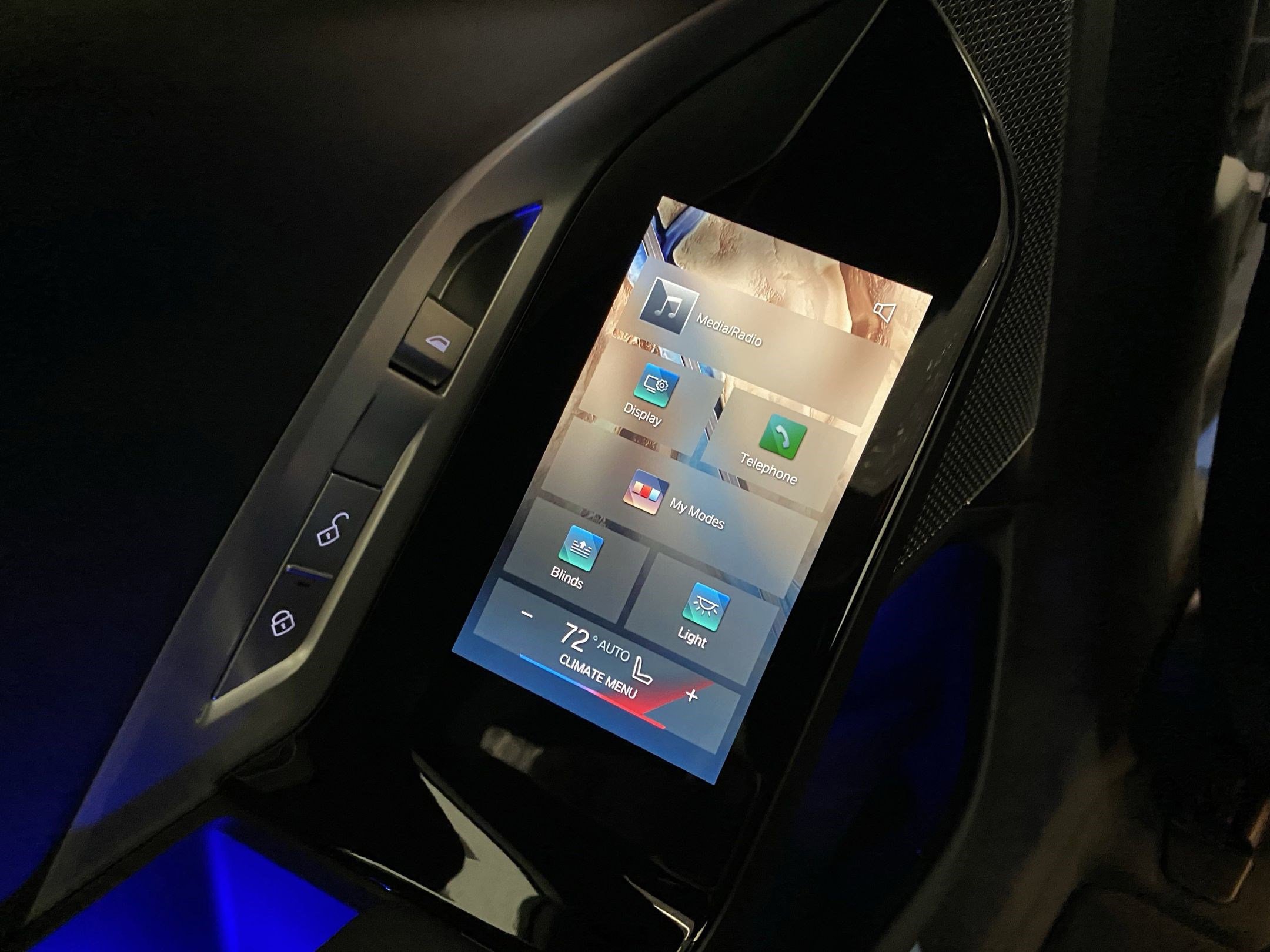 Used 2025 BMW 740i xDrive image 29