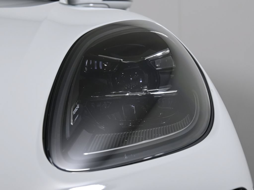 New 2026 Porsche Macan AWD/4WD image 11