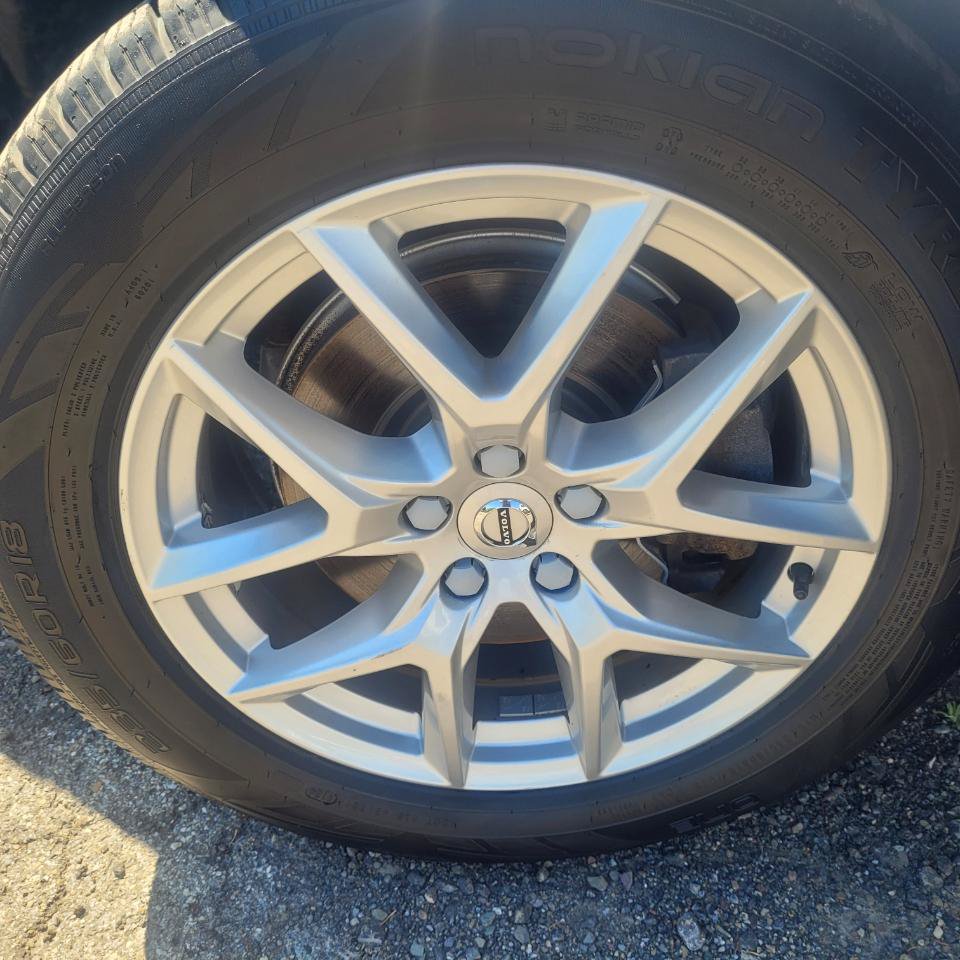 Used 2018 Volvo XC60 T5 Momentum w/ Vision Package AWD/4WD image 44