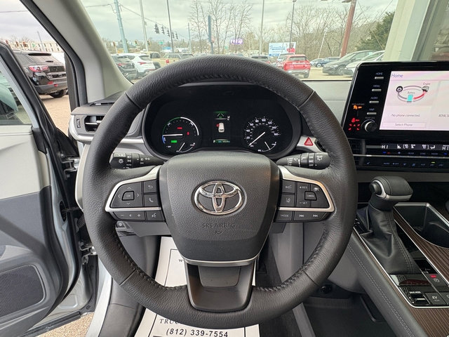 Used 2022 Toyota Sienna XLE image 24