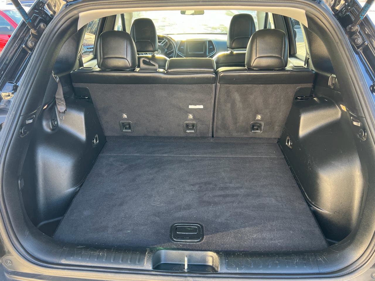 Used 2019 Jeep Cherokee Latitude Plus w/ Cold Weather Group image 31