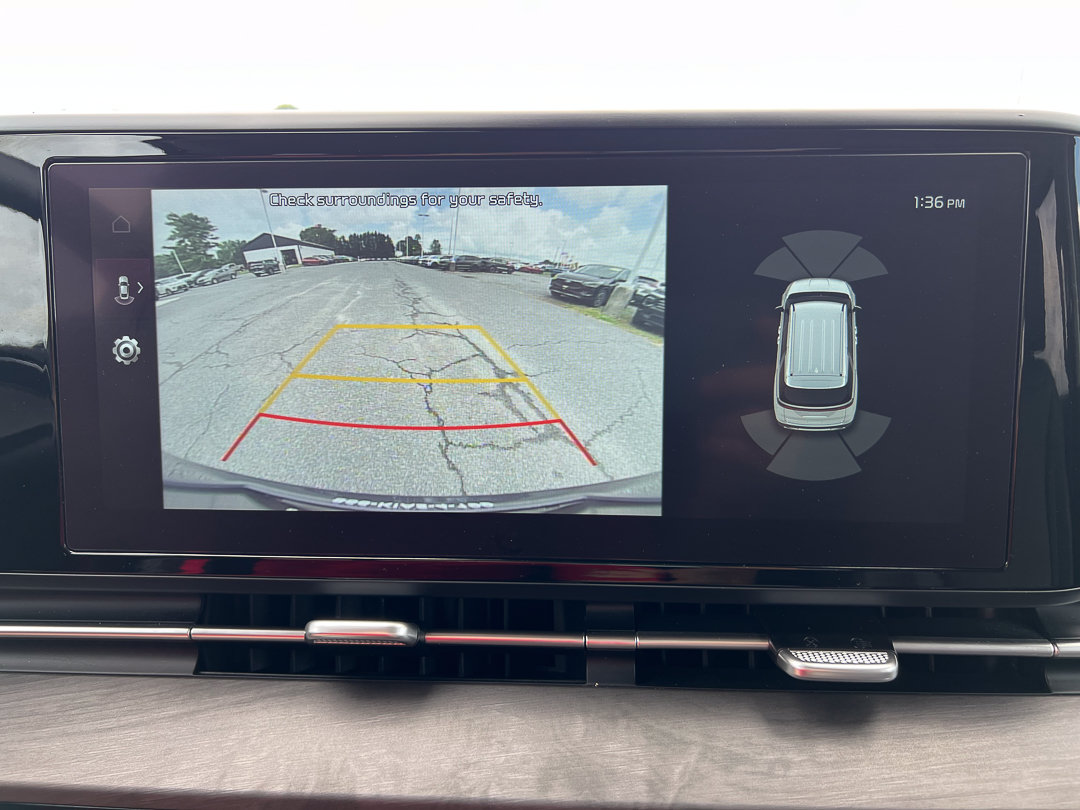 Used 2024 Kia Carnival EX FWD image 26