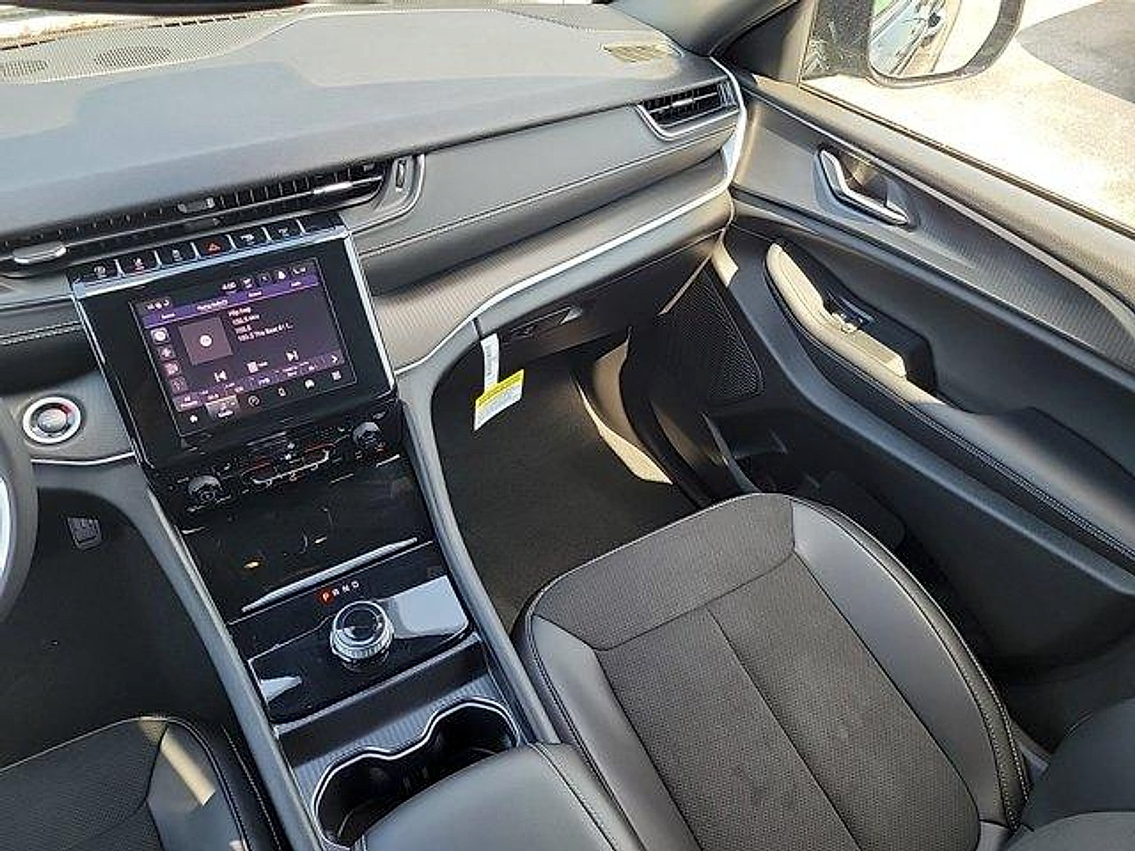 New 2024 Jeep Grand Cherokee Altitude RWD image 10