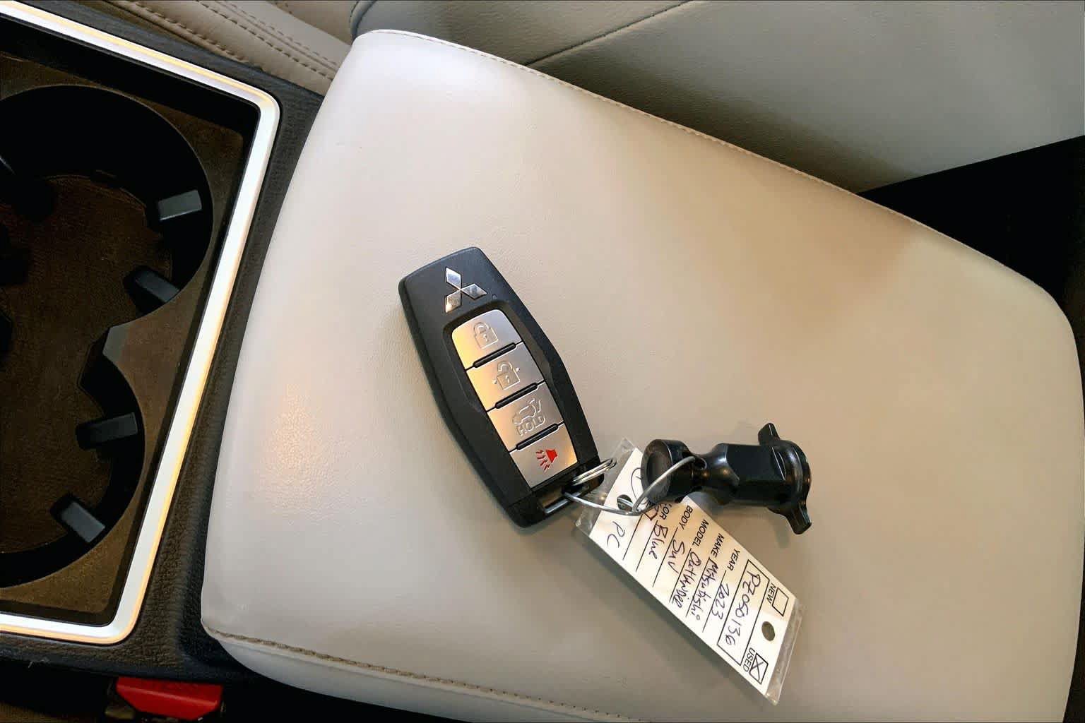 Used 2023 Mitsubishi Outlander SEL AWD/4WD image 14