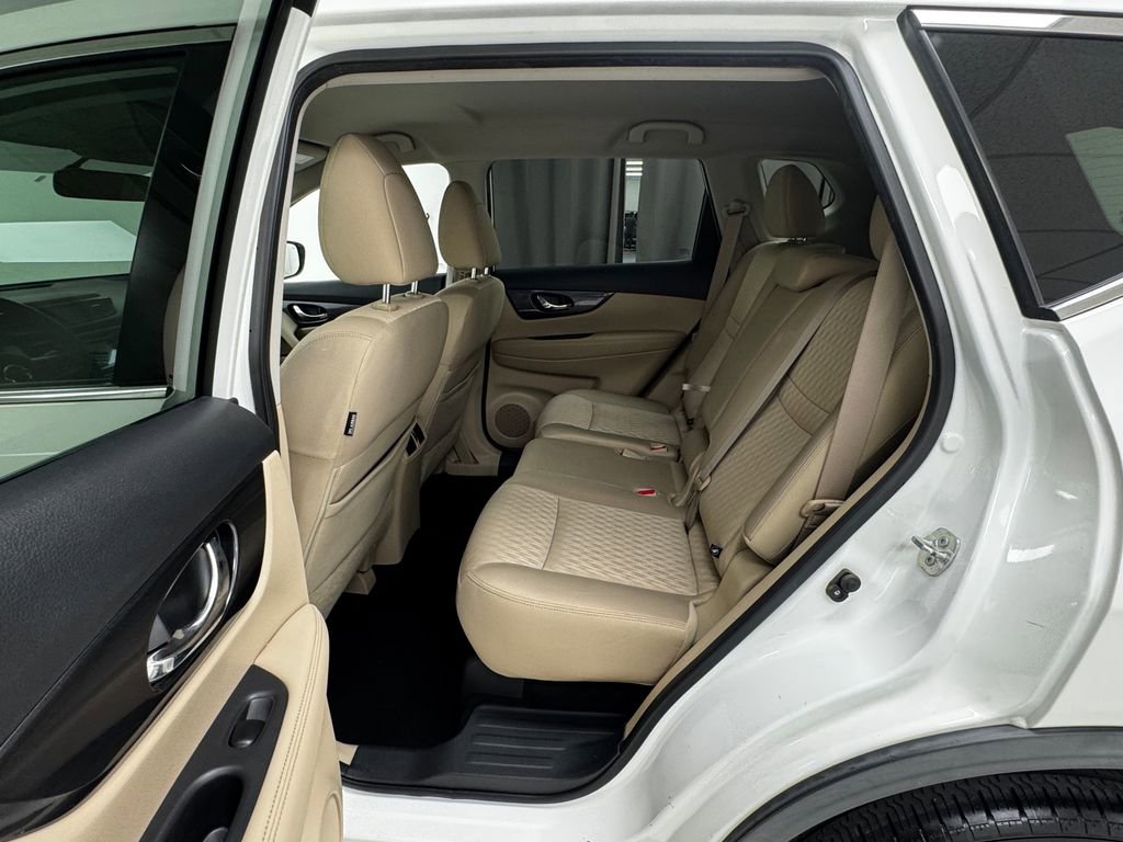 Used 2017 Nissan Rogue SV image 12