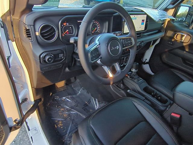 New 2025 Jeep Wrangler Unlimited Sahara w/ Technology Group AWD/4WD image 12